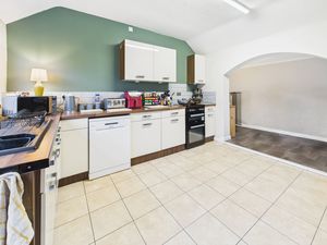 Kitchen- click for photo gallery